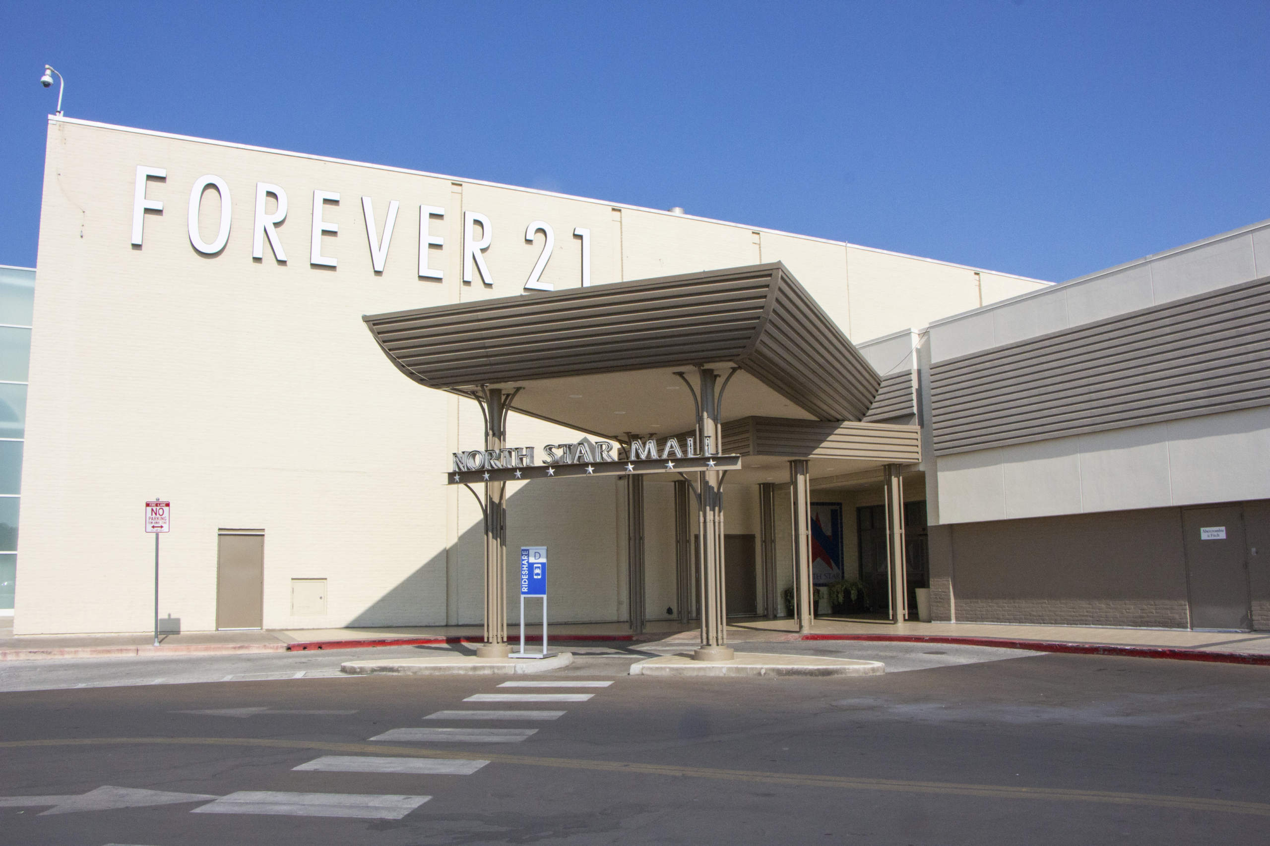 southeast entrance of the North Star Mall